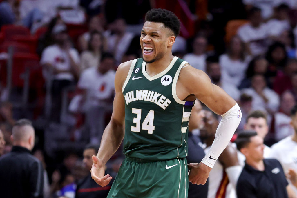 Giannis Antetokounmpo is bored and wants to try out as QB for the Green Bay  Packers