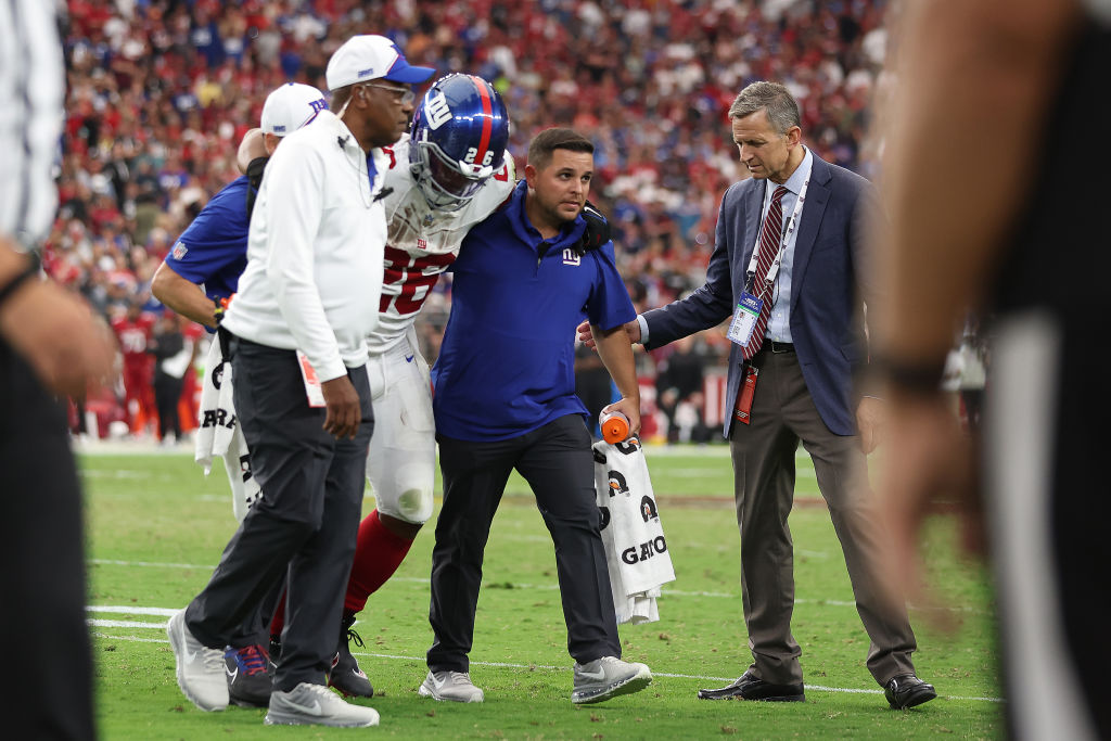 Giants' Saquon Barkley OUT vs. Bears after being carried off the field with  torn ACL (UPDATE) 