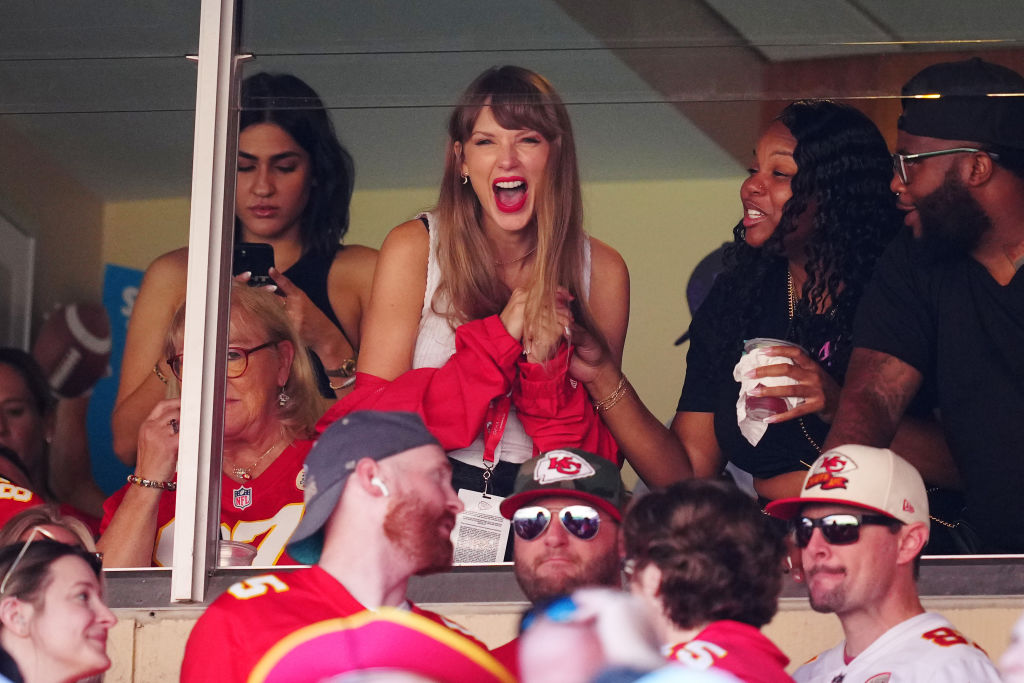 Taylor Swift attending Travis Kelce's game leads to $37 million of brand  value - MarketWatch