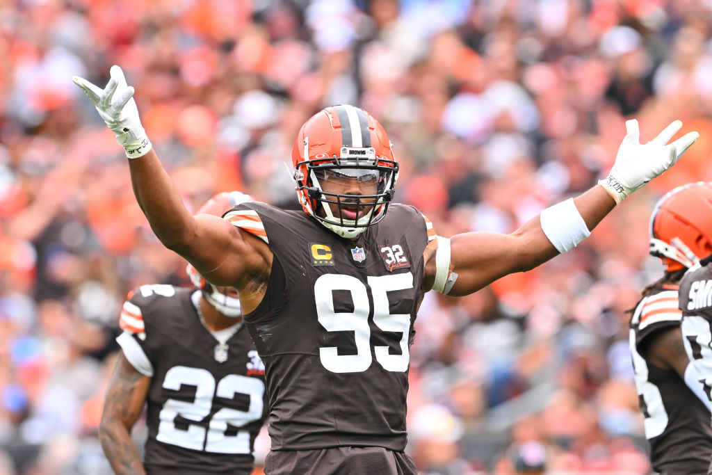 Browns Injury Report: Myles Garrett on Walking Boot After Foot