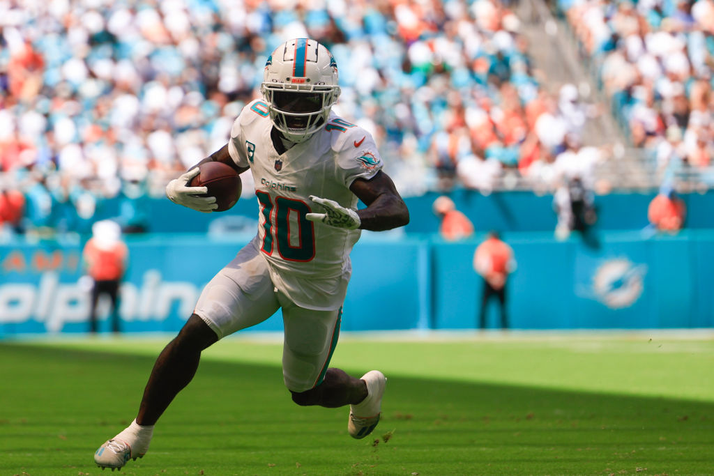 Tyreek Hill drops absurd comparison between 2022 Dolphins, Super