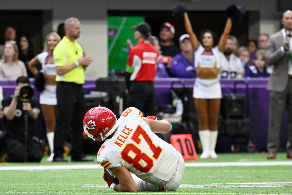 Chiefs TE Travis Kelce injured at practice ahead of Thursdays home