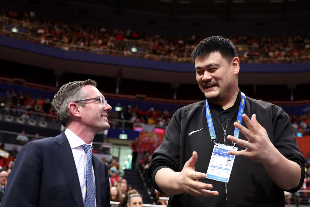 Yao Ming Goes Viral Amid Nets Cavaliers Game Heres Why Sports