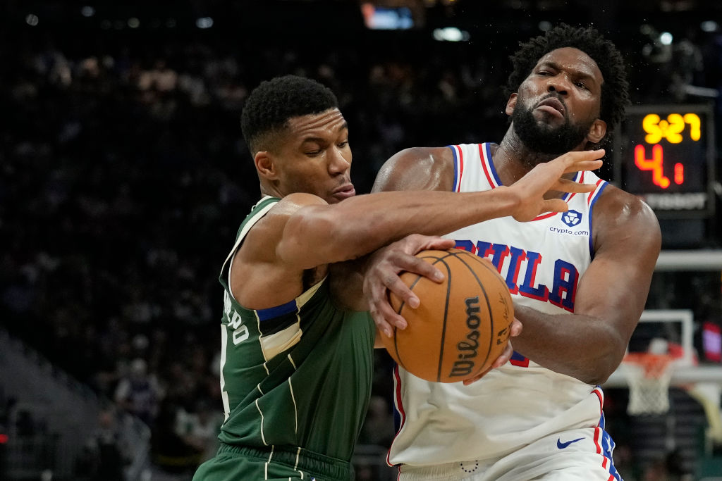 Sixers: Controversial Giannis Antetokounmpo No-Call Sparks Philly ...