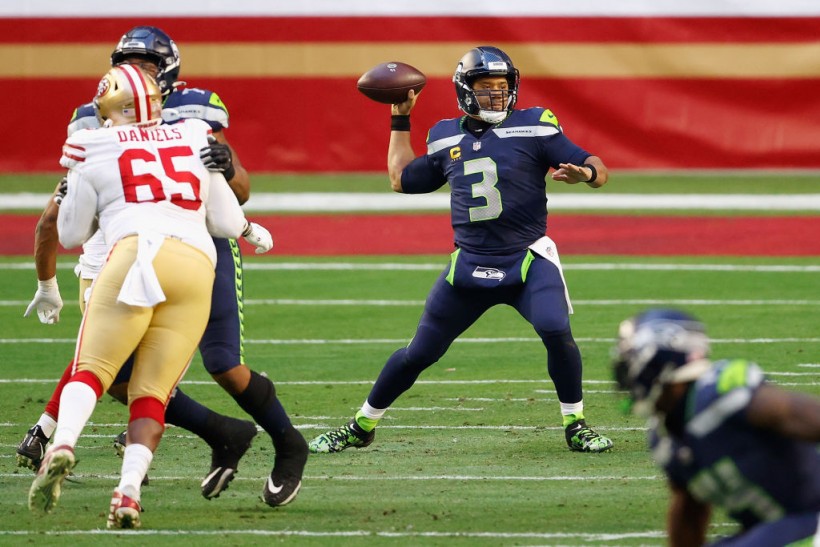 Russell Wilson Throws a Pass to David Moore