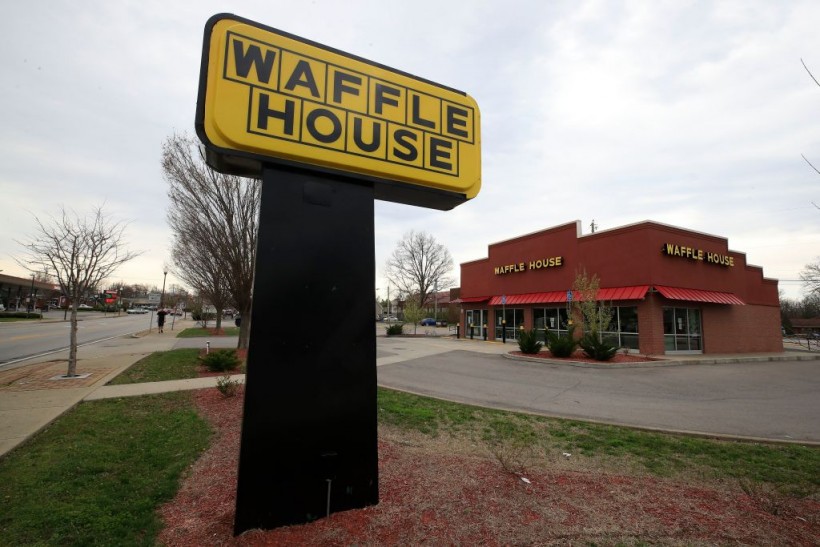 Waffle House Server Cries After Receiving $1,000 Tip From a Fantasy Football League Bettor