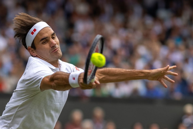 Roger Federer and Novak Djokovic Remain on Course for Wimbledon Showdown, Book Quarterfinal Spots