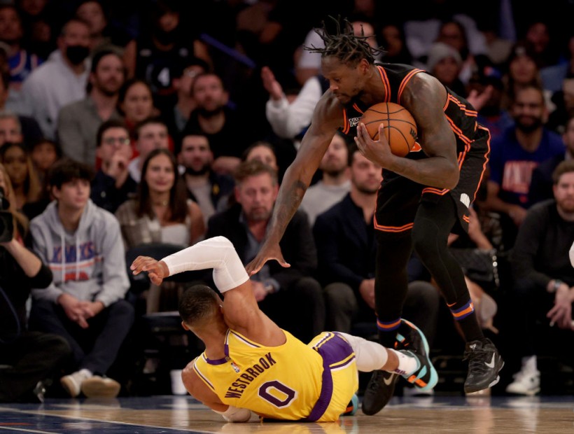 Lakers Pick Up 10th Loss as 2nd Half Rally Falls Short Against Knicks; James to Return vs Pacers