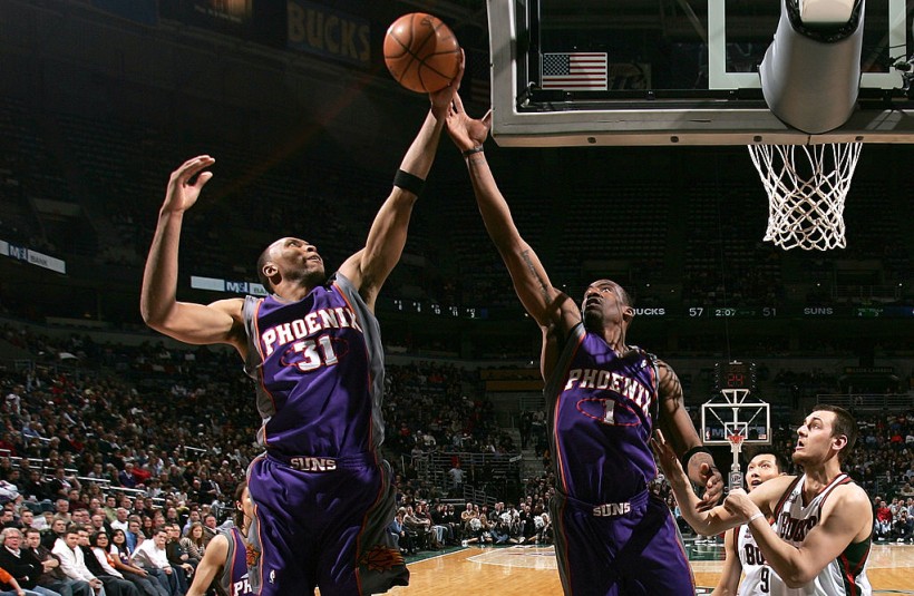 Shawn Marion and Amar'e Stoudemire - Phoenix Suns v Milwaukee Bucks