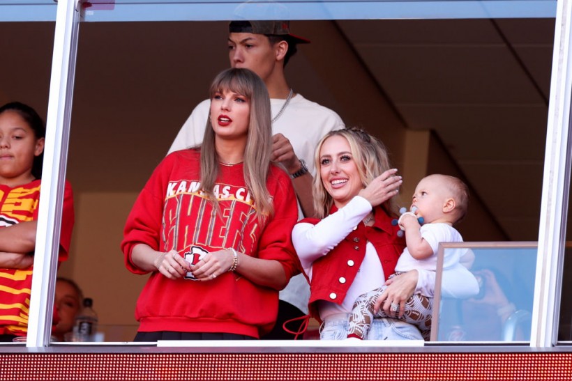 Taylor Swift - Los Angeles Chargers v Kansas City Chiefs